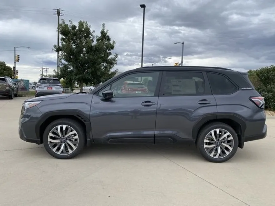 2025 Subaru Forester Touring photo 1