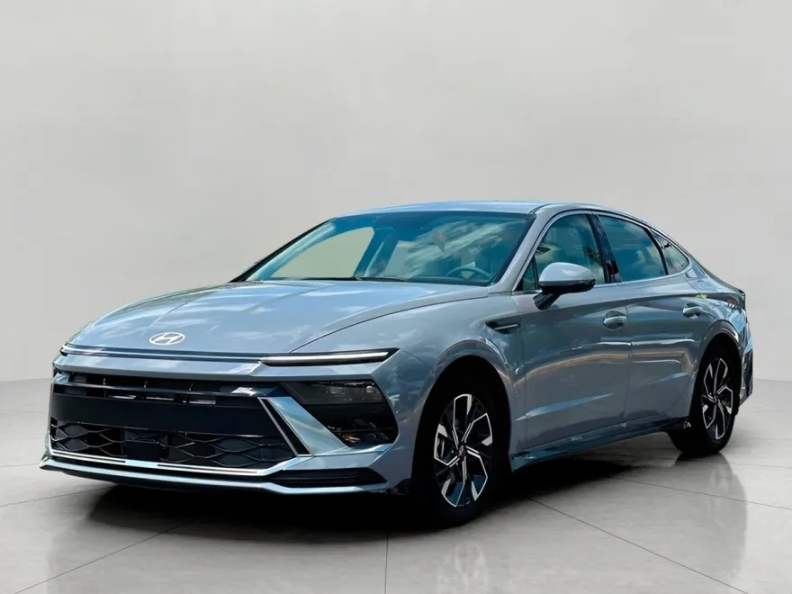 2025 Hyundai Sonata SEL photo 1