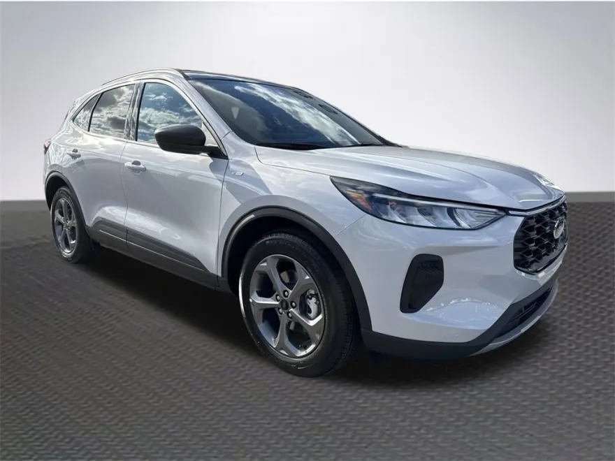 2025 Ford Escape ST-Line photo 1