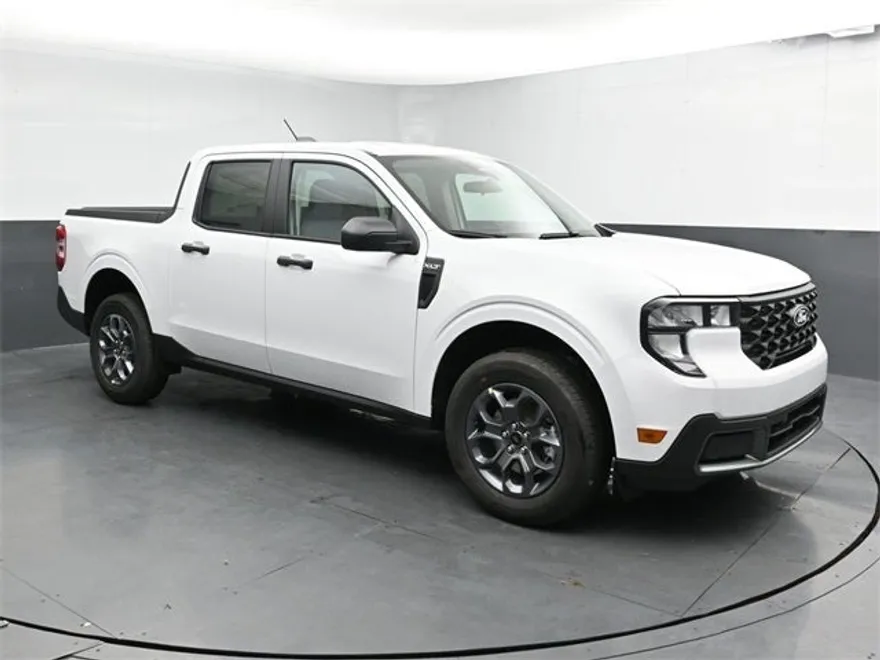 2025 Ford Maverick XLT photo 1
