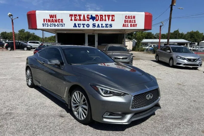 2017 Infiniti Q60 photo 1
