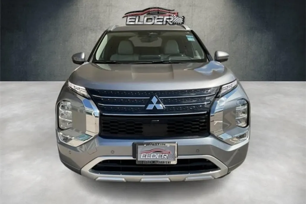 2023 Mitsubishi Outlander SEL photo 1