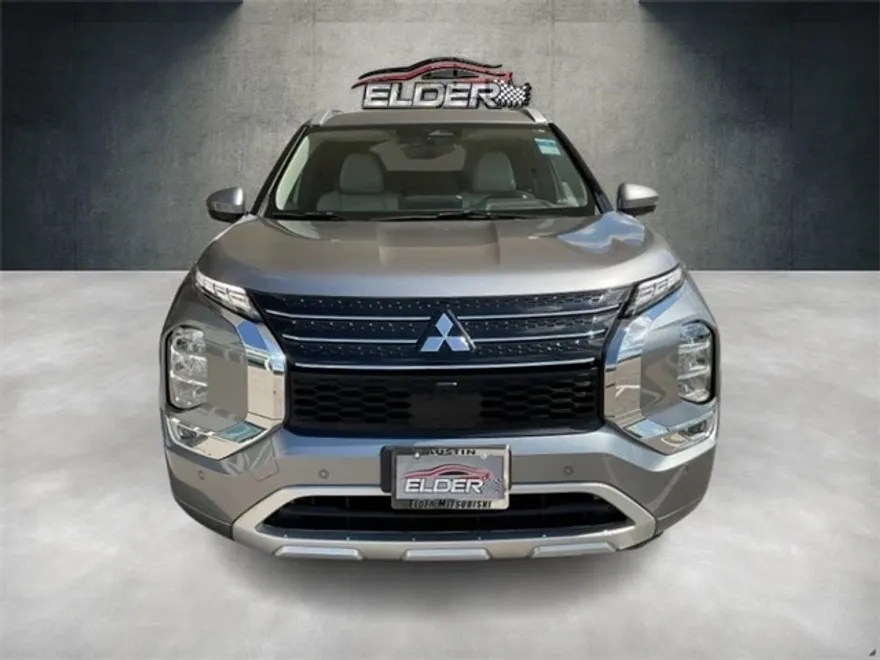 2023 Mitsubishi Outlander SEL photo 1