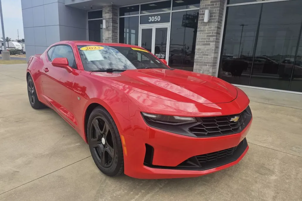 2023 Chevrolet Camaro 1LT photo 1