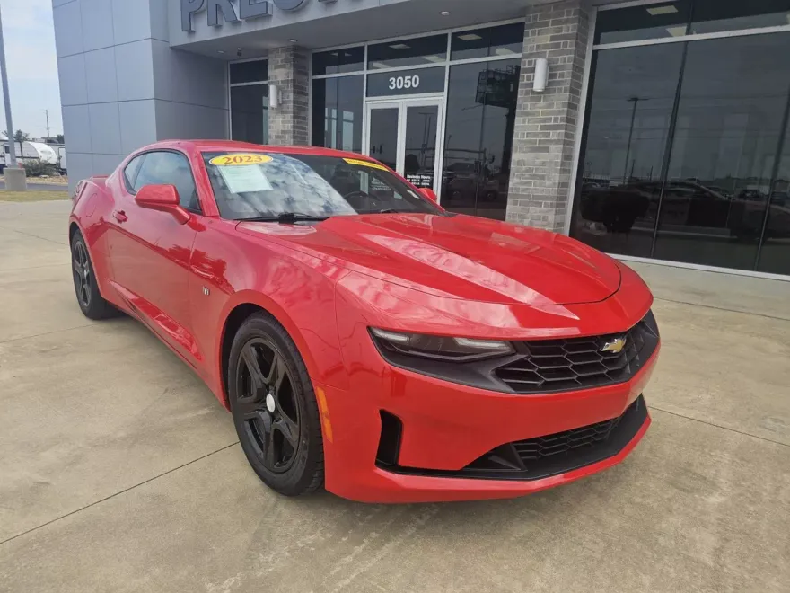 2023 Chevrolet Camaro 1LT photo 1