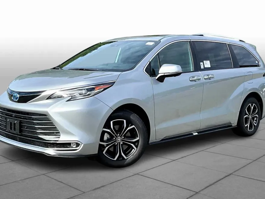2025 Toyota Sienna Platinum photo 1
