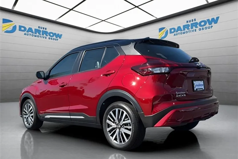 2023 Nissan Kicks SR photo 1