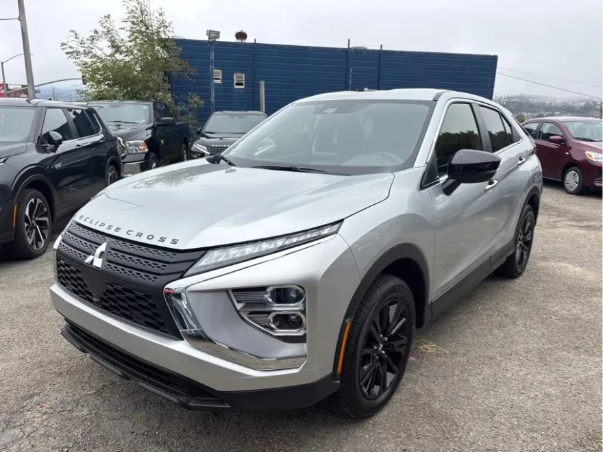 2025 Mitsubishi Eclipse Cross LE photo 1