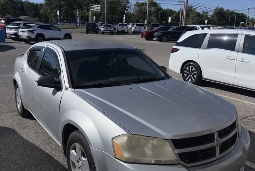 2008 Dodge Avenger SE photo 1
