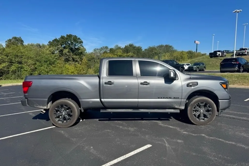 2018 Nissan Titan SV photo 1