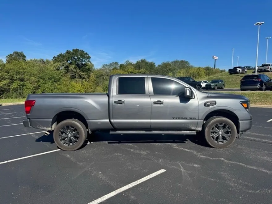 2018 Nissan Titan SV photo 1