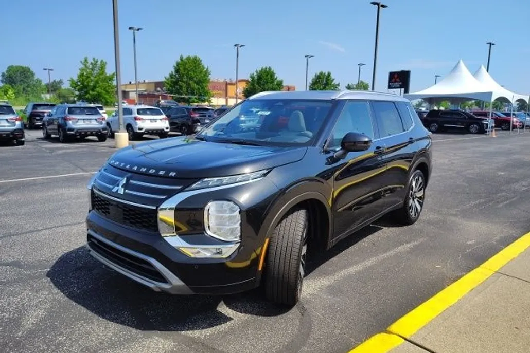 2025 Mitsubishi Outlander SEL GT photo 1