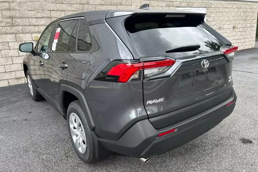 2025 Toyota RAV4 LE photo 1