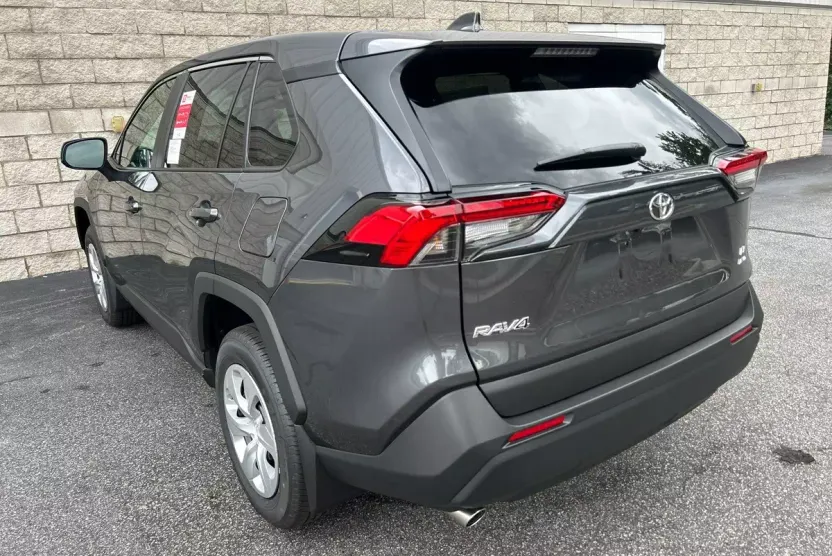 2025 Toyota RAV4 LE photo 1
