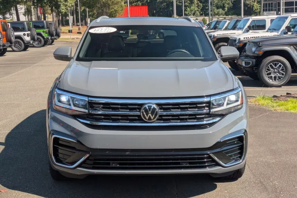2021 Volkswagen Atlas Cross Sport V6 SE Technology R-Line photo 1