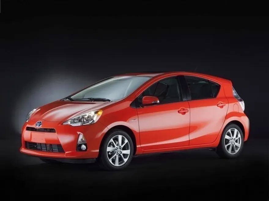 2013 Toyota Prius C One photo 1