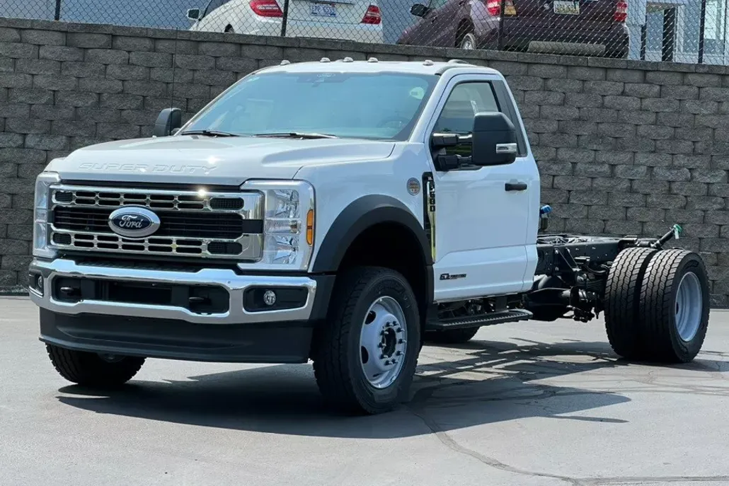 2025 Ford F-600 photo 1