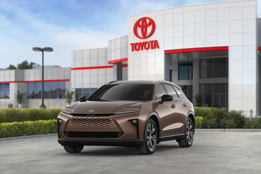 2025 Toyota Crown Signia XLE photo 1