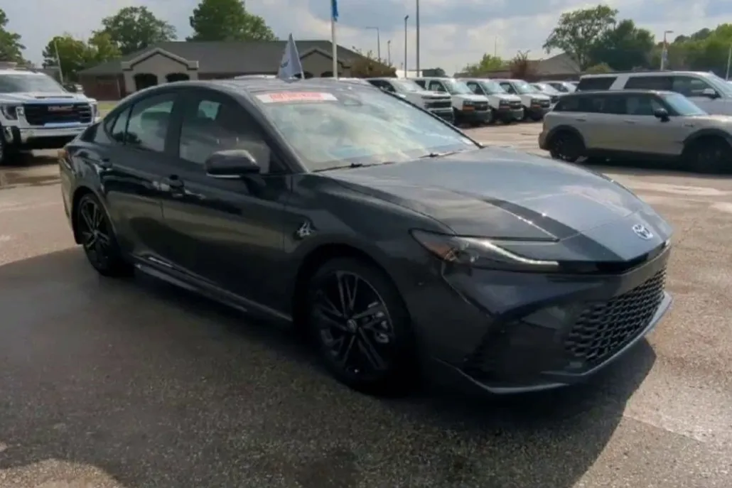 2025 Toyota Camry XSE photo 1