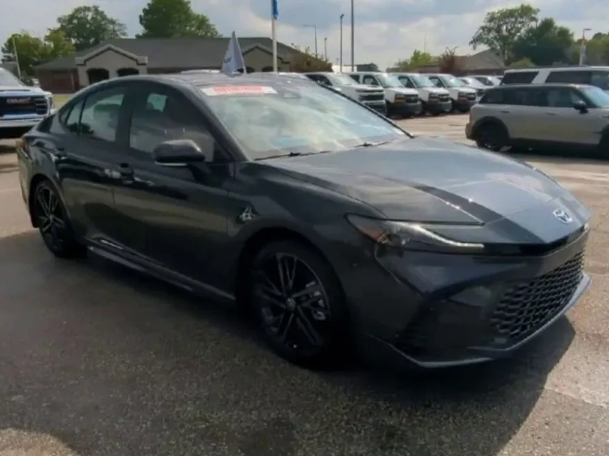 2025 Toyota Camry XSE photo 1