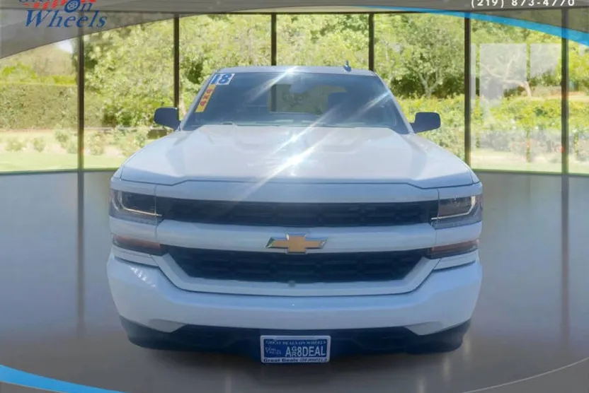 2018 Chevrolet Silverado 1500 Custom photo 1