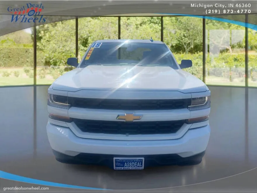 2018 Chevrolet Silverado 1500 Custom photo 1