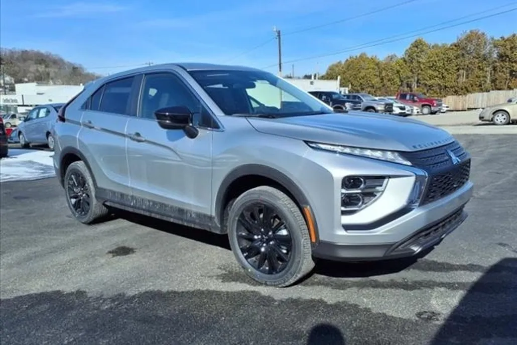 2025 Mitsubishi Eclipse Cross LE photo 1