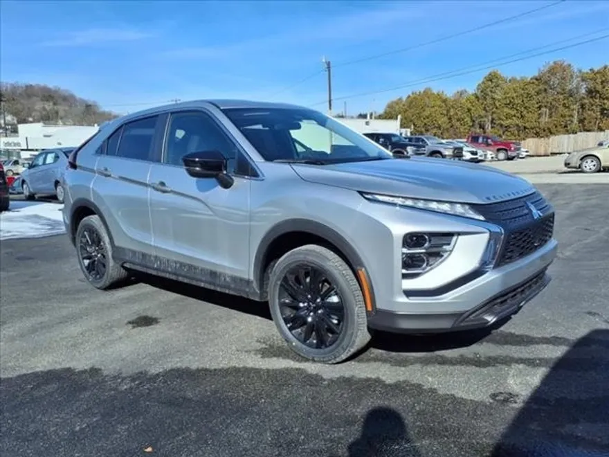 2025 Mitsubishi Eclipse Cross LE photo 1