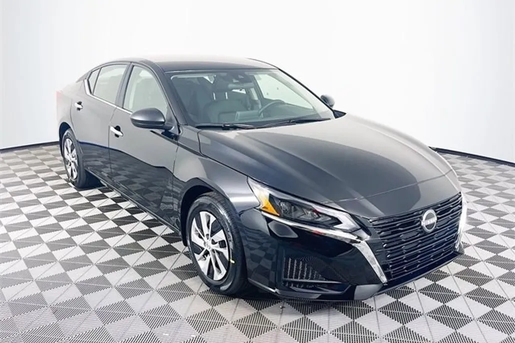 2025 Nissan Altima S photo 1