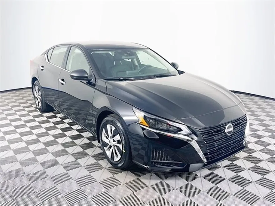 2025 Nissan Altima S photo 1