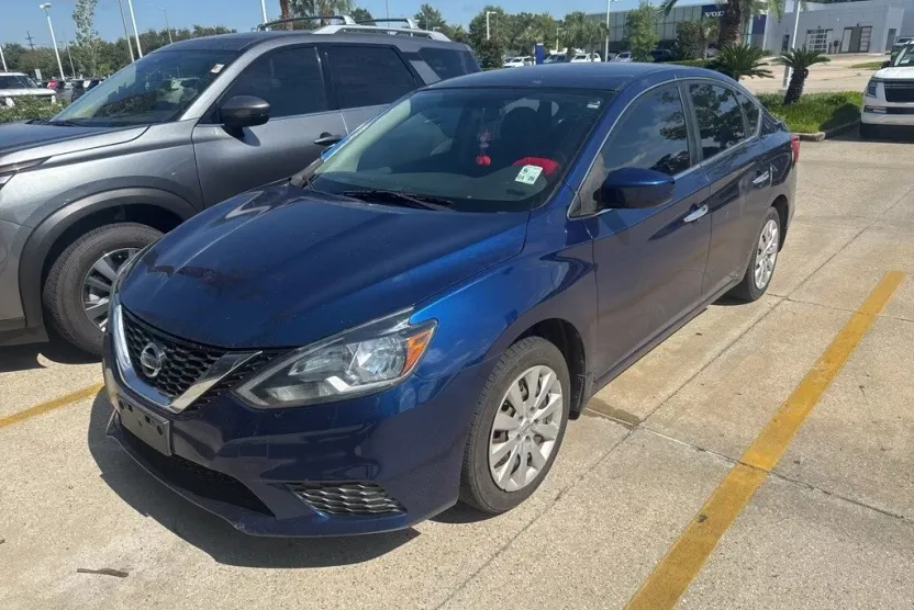 2017 Nissan Sentra S photo 1