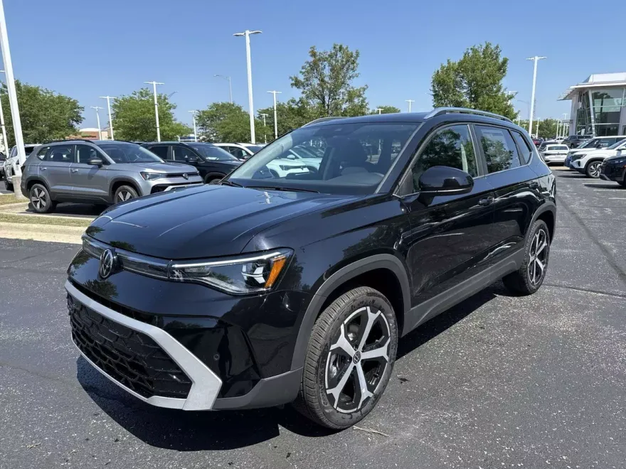 2025 Volkswagen Taos SEL photo 1