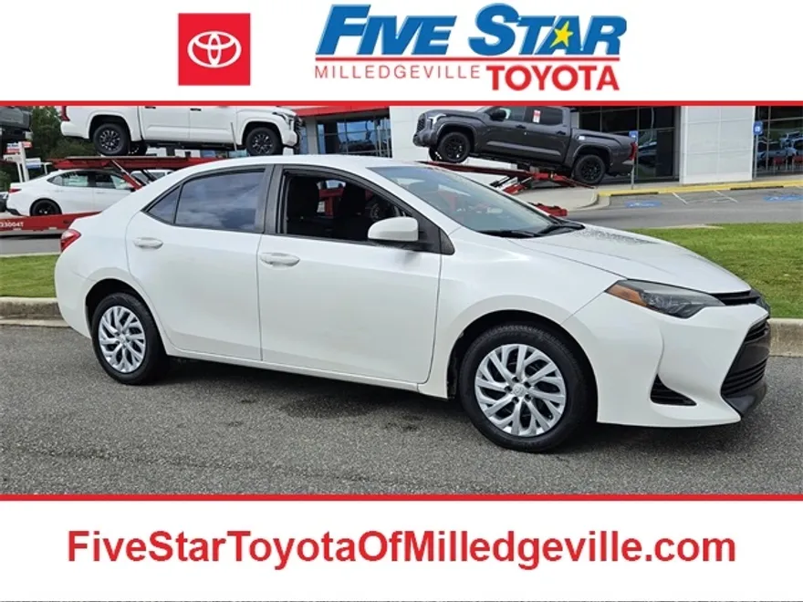 2017 Toyota Corolla LE photo 1