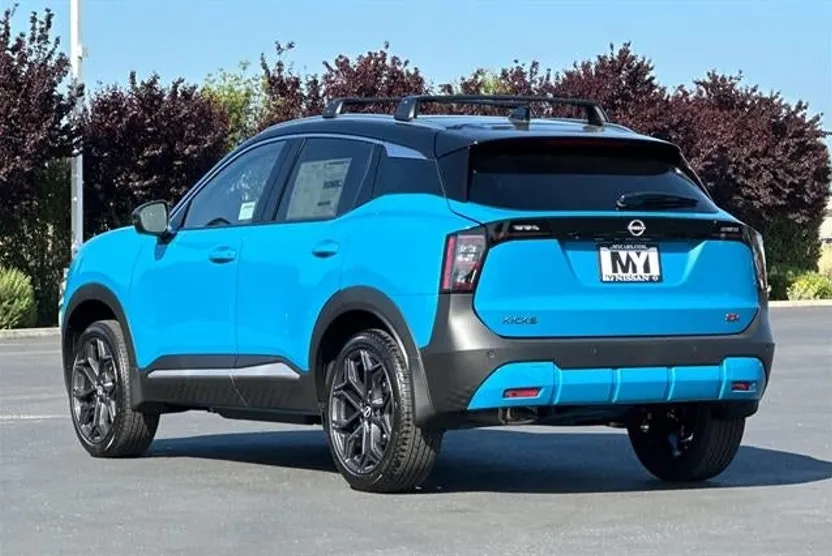 2025 Nissan Kicks SR photo 1