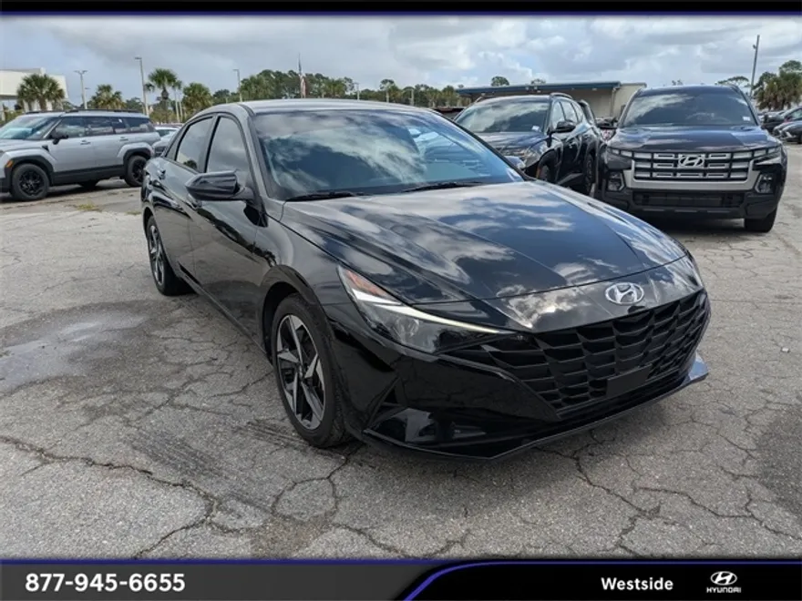 2023 Hyundai Elantra SEL photo 1