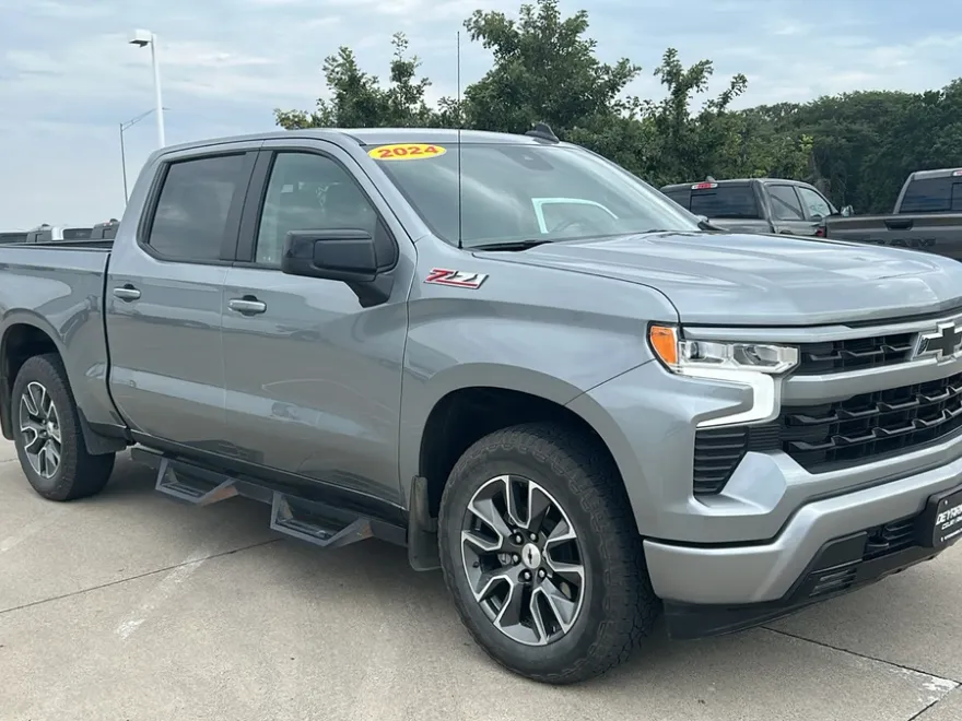 2024 Chevrolet Silverado 1500 RST photo 1