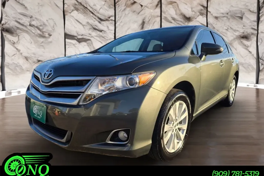 2013 Toyota Venza LE photo 1