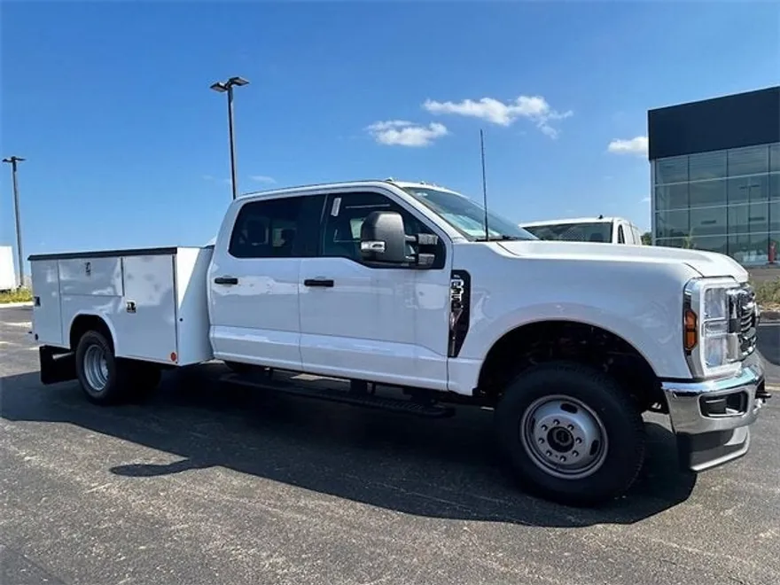 2025 Ford F-350 XL photo 1