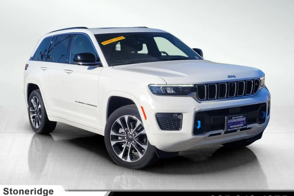 2023 Jeep Cherokee 4xe Overland photo 1