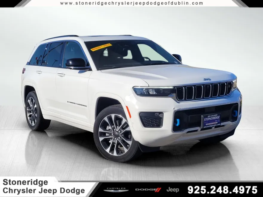 2023 Jeep Cherokee 4xe Overland photo 1