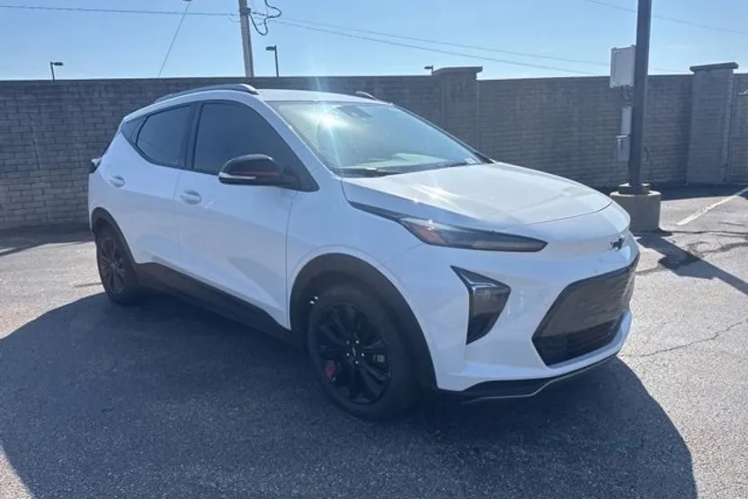 2023 Chevrolet Bolt EUV photo 1