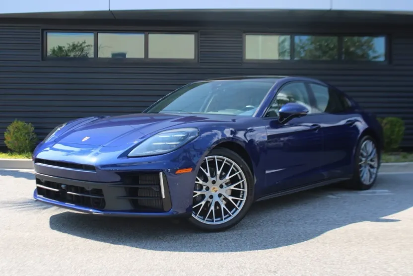 2025 Porsche Panamera Base photo 1