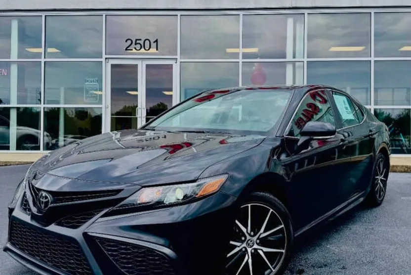 2023 Toyota Camry SE photo 1