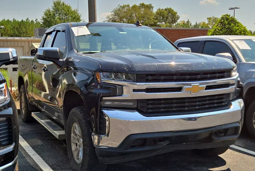 2020 Chevrolet Silverado 1500 LT photo 1