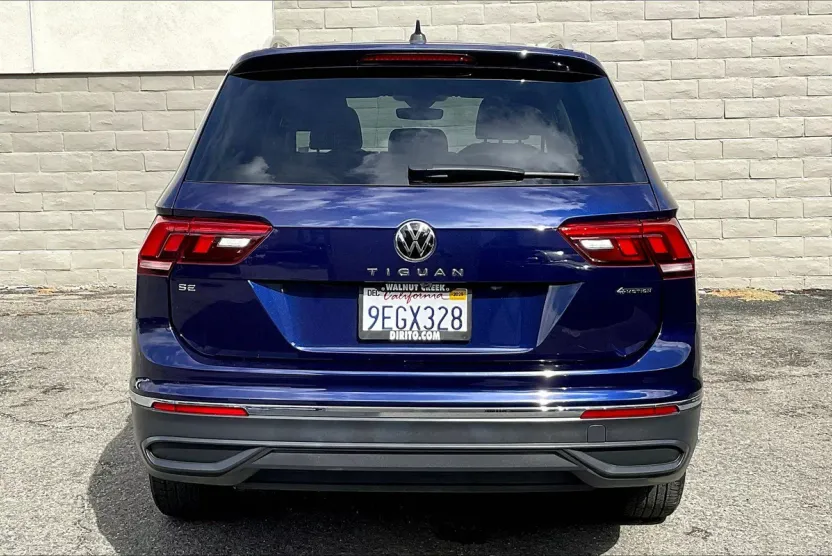 2023 Volkswagen Tiguan SE photo 1