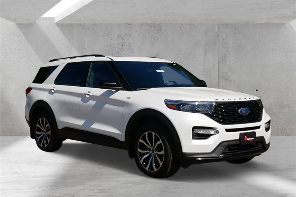 2022 Ford Explorer ST-Line photo 1