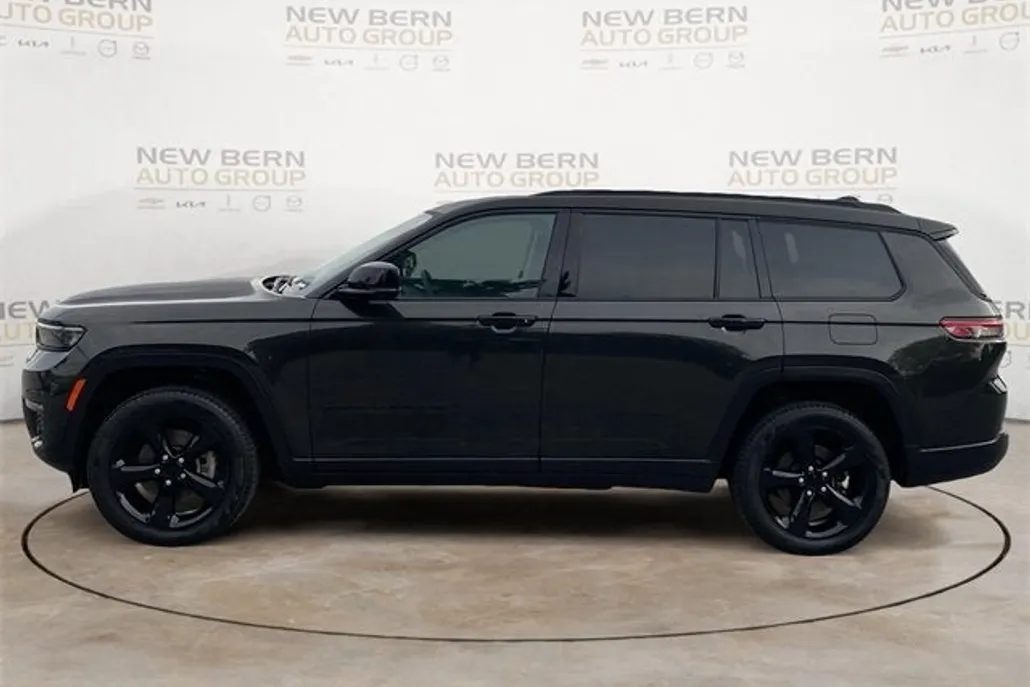 2024 Jeep Grand Cherokee Limited photo 1