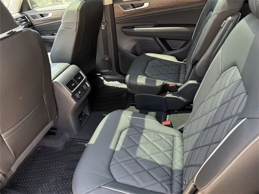 2025 Volkswagen Atlas SEL Premium R-Line photo 14