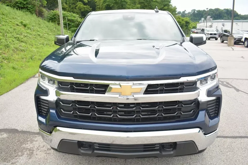 2022 Chevrolet Silverado 1500 LT photo 1