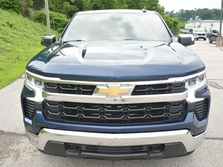 2022 Chevrolet Silverado 1500 LT photo 1